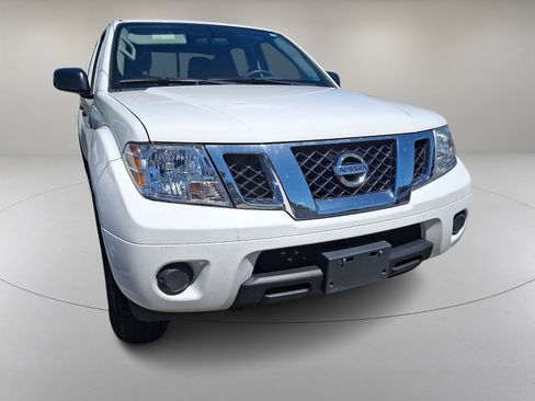 Used 2019 Nissan Frontier SV AWD/4WD image 2