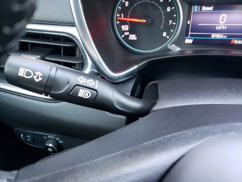 Used 2022 Chevrolet Equinox LT w/ Driver Convenience Package image 15