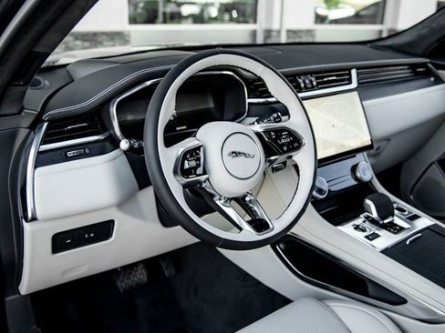 New 2025 Jaguar F-PACE R-Dynamic S image 16