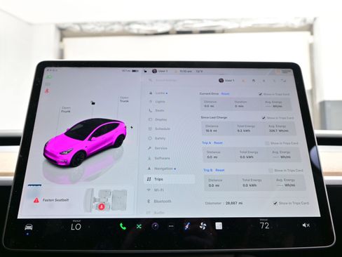 Used 2024 Tesla Model Y Long Range AWD/4WD image 24