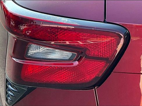 Used 2025 Chevrolet Trax LT FWD image 23