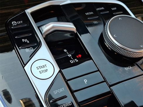 Used 2024 BMW X5 xDrive50e image 16