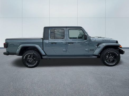 Certified 2025 Jeep Gladiator Sport AWD/4WD image 8