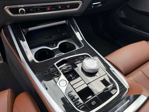 Used 2025 BMW X7 M60i image 53