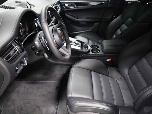 Used 2026 Porsche Macan AWD/4WD image 5