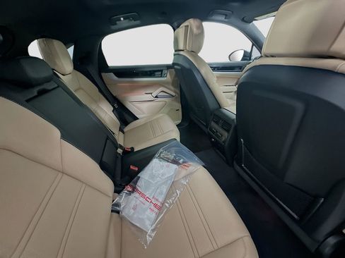 New 2026 Porsche Cayenne Coupe AWD/4WD image 28