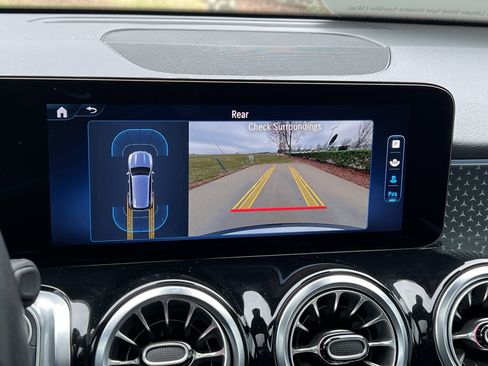 Used 2024 Mercedes-Benz GLB 250 4MATIC image 25