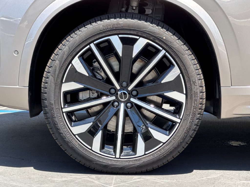 New 2026 Volvo XC90 T8 Plus w/ Protection Package Premier AWD/4WD image 26