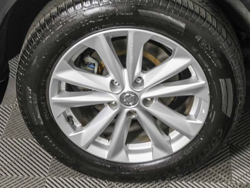 Used 2018 Nissan Rogue Sport SV image 11