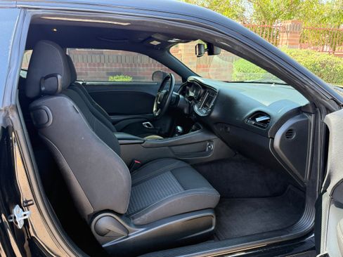 Used 2018 Dodge Challenger SXT RWD image 11