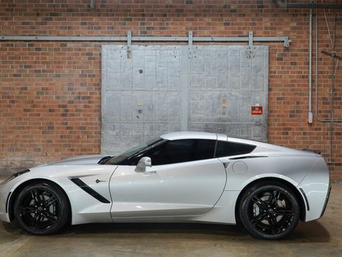 Used 2017 Chevrolet Corvette Stingray Coupe w/ Carbon Flash Badge Package RWD image 1