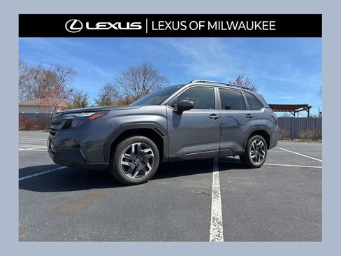 Used 2025 Subaru Forester Premium image 1