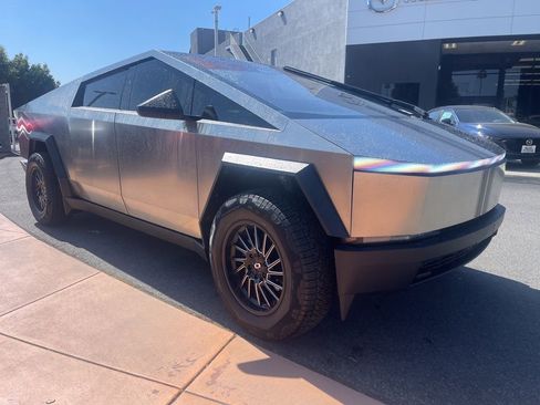 Used 2025 Tesla Cybertruck AWD Crew Cab image 3