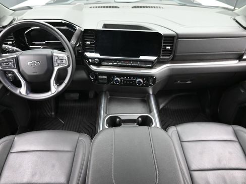 Used 2025 Chevrolet Silverado 2500 LTZ w/ LTZ Plus Package image 13