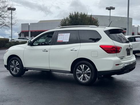 Used 2017 Nissan Pathfinder SV image 11