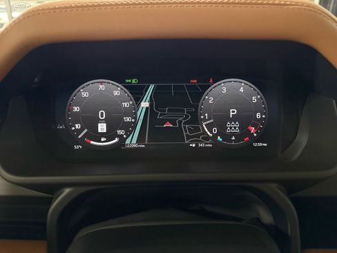 Used 2024 Land Rover Defender 130 X-Dynamic SE image 10