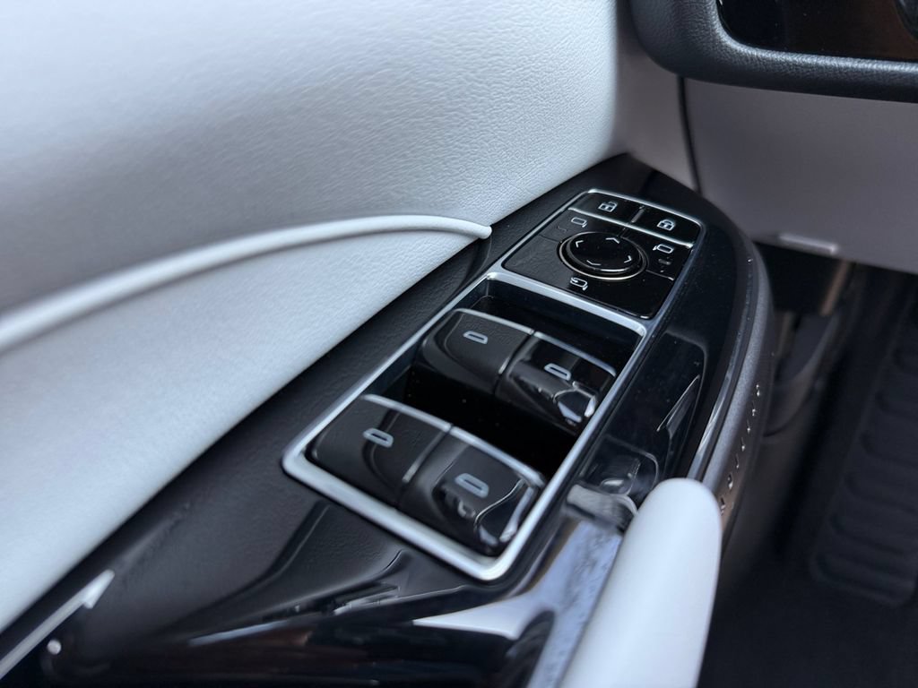 Used 2024 Cadillac Lyriq Luxury RWD image 27