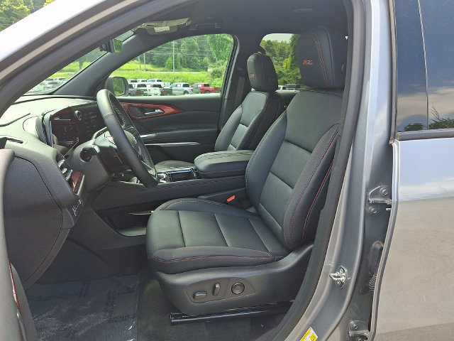 Used 2026 Chevrolet Traverse Z71 AWD/4WD image 2