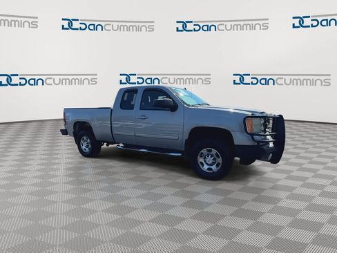 Used 2009 GMC Sierra 2500 SLT w/ SLT Convenience Package AWD/4WD image 2