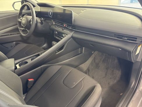 New 2025 Hyundai Elantra SEL image 13