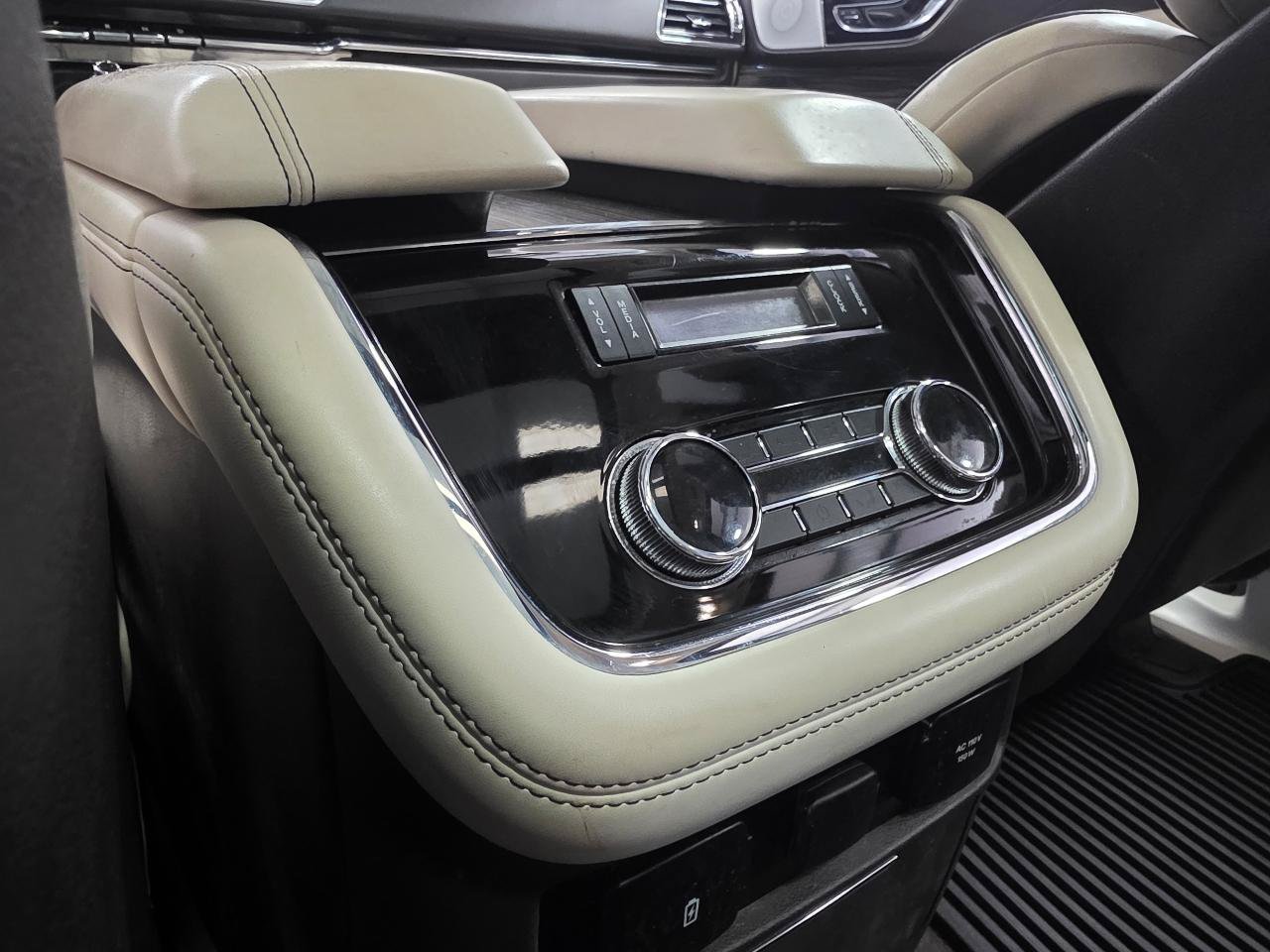 Used 2020 Lincoln Navigator Black Label w/ Cargo Convenience Package AWD/4WD image 21