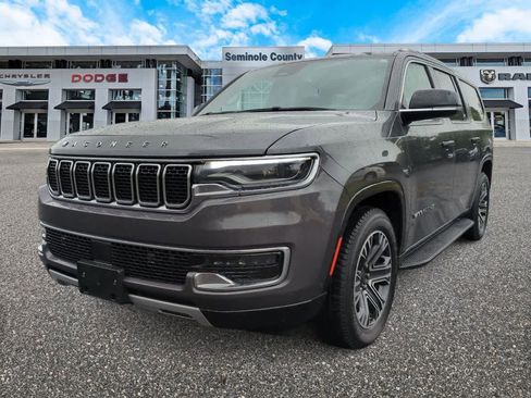 Used 2024 Jeep Wagoneer L Series II RWD image 4