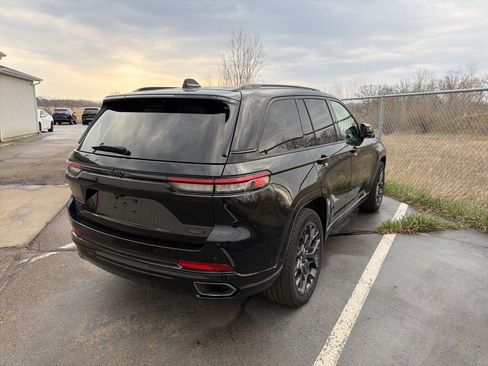 Used 2024 Jeep Grand Cherokee Summit image 6