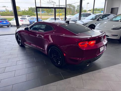 Used 2021 Chevrolet Camaro LT w/ Technology Package image 5