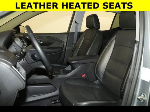 Used 2024 GMC Terrain SLT image 3