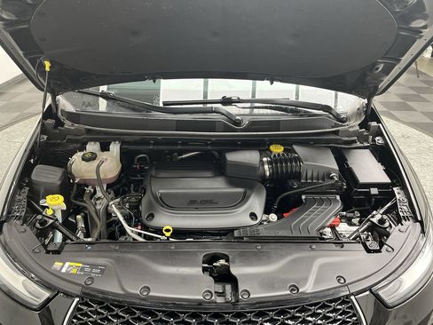 Used 2023 Chrysler Pacifica Touring-L FWD image 28
