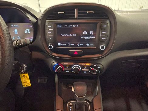 Used 2023 Kia Soul LX image 27
