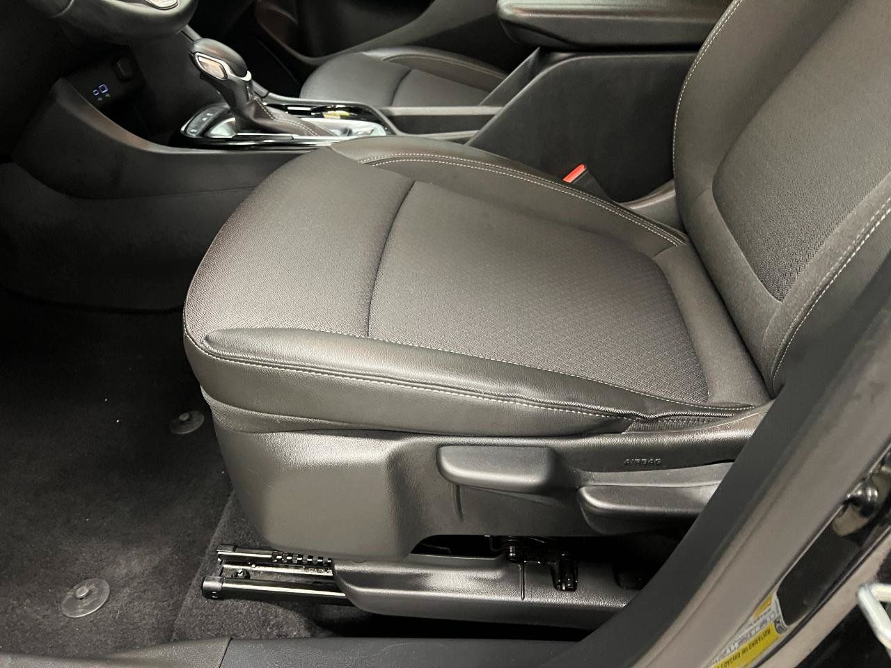 Used 2025 Buick Encore GX Preferred FWD image 25