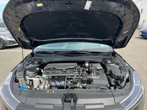 Used 2025 Kia K4 LXS image 32