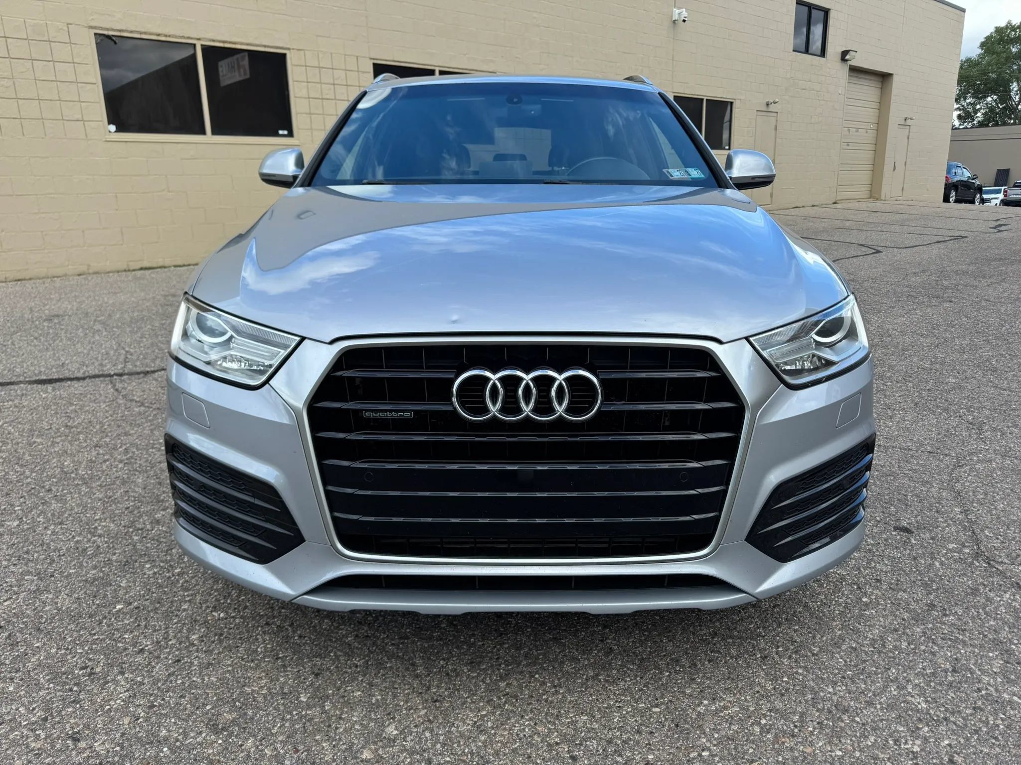 Used 2018 Audi Q3 2.0T Premium w/ Convenience Package AWD/4WD image 2