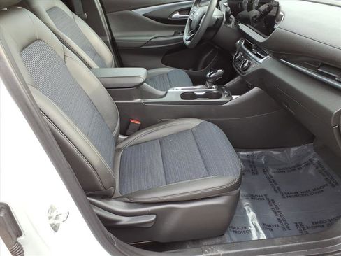 Used 2024 Buick Envista Preferred image 9