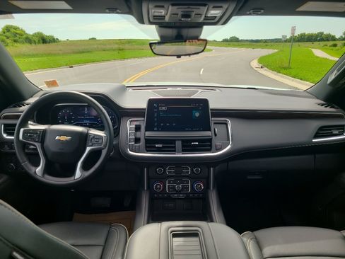 Used 2024 Chevrolet Suburban Premier AWD/4WD image 20