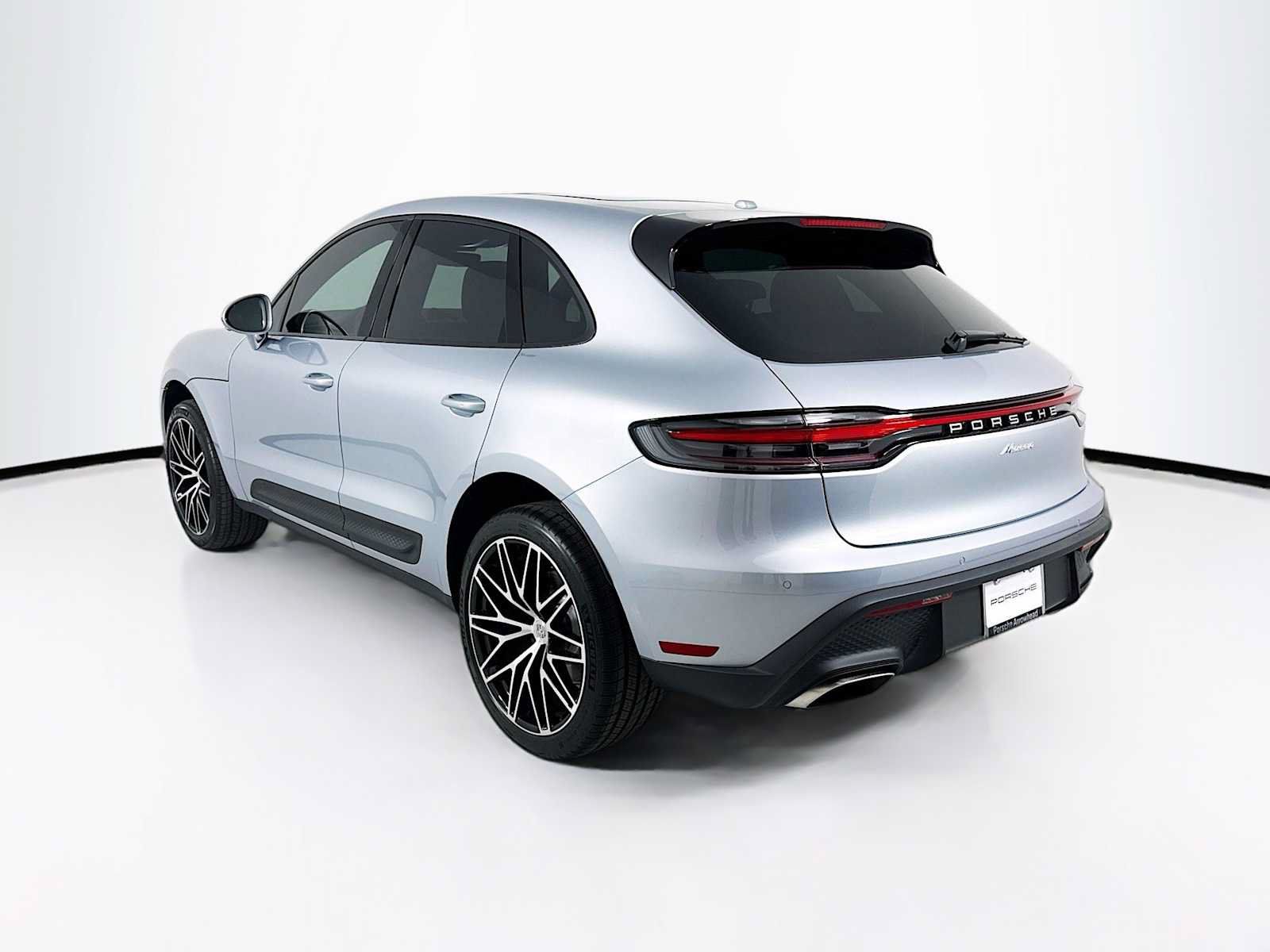 Used 2026 Porsche Macan AWD/4WD image 3