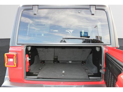 Used 2025 Jeep Wrangler Unlimited Rubicon image 21