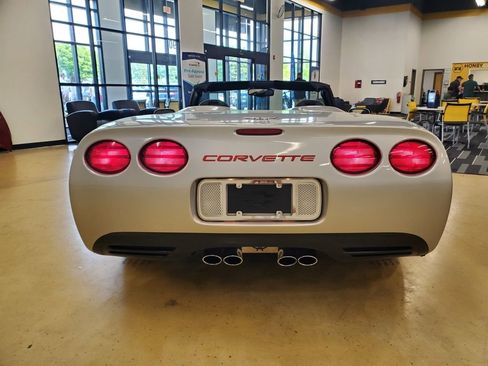 Used 2001 Chevrolet Corvette Convertible w/ Preferred Equipment Group2 RWD image 6