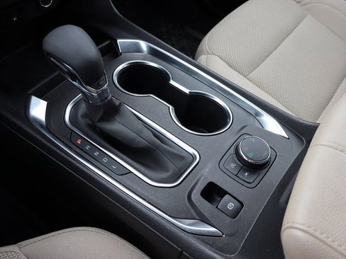 Used 2024 Chevrolet Traverse LS w/ Safety Package image 9