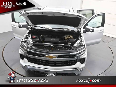 Used 2023 Chevrolet Silverado 1500 LT w/ Z71 Off-Road Package AWD/4WD image 37