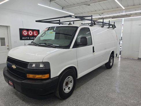 Used 2018 Chevrolet Express 2500 w/ Enhanced Convenience Package RWD image 3