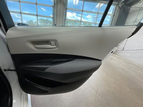 Used 2022 Toyota Corolla LE FWD image 27
