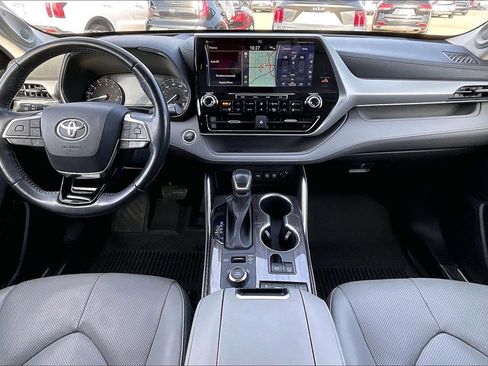 Used 2021 Toyota Highlander Platinum image 15