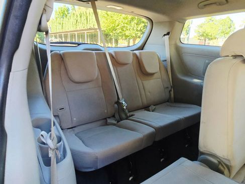 Used 2020 Kia Sedona LX image 33