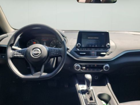 Used 2025 Nissan Altima 2.5 S FWD image 9