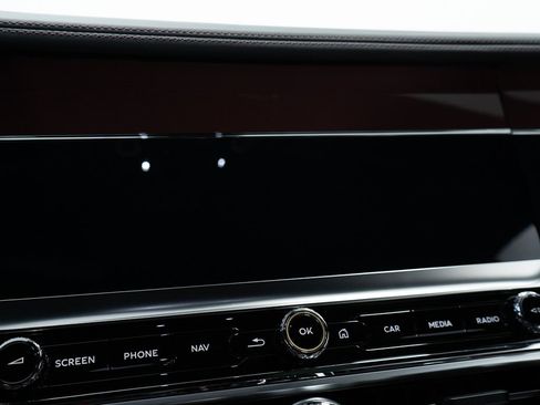 Certified 2025 Bentley Flying Spur Plug-In Hybrid image 42