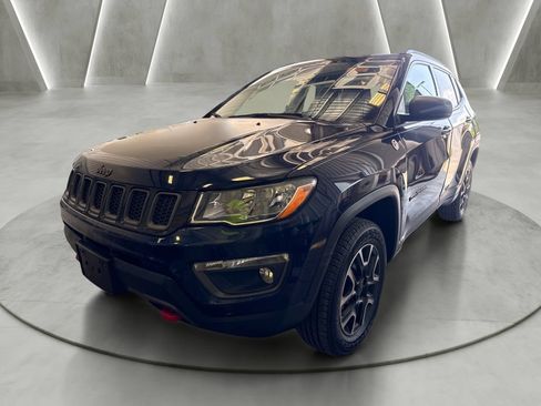Used 2019 Jeep Compass Trailhawk w/ Cold Weather Group AWD/4WD image 3