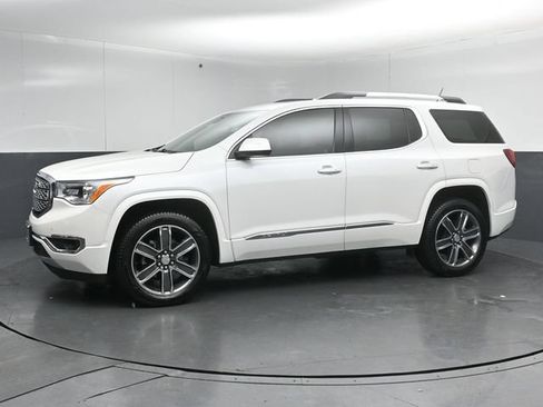 Used 2019 GMC Acadia Denali w/ Technology Package FWD image 4