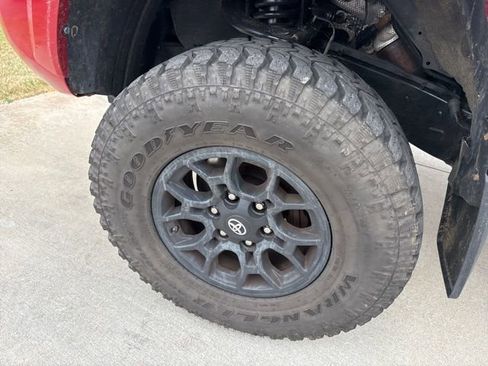 Used 2019 Toyota Tacoma SR5 image 5